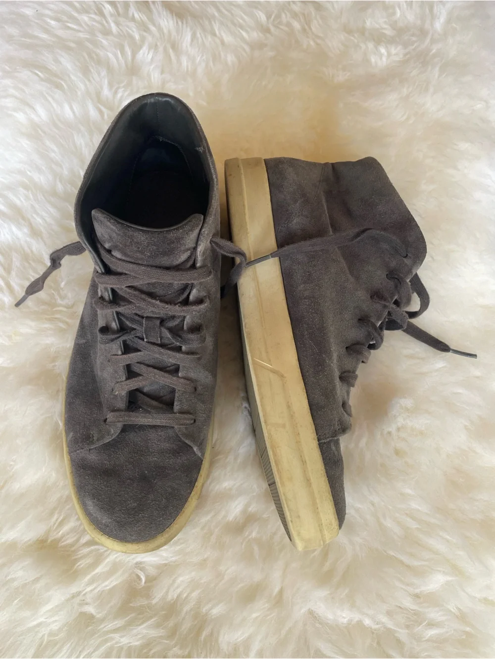 Vince Men's Gray Suede Chukka Boots